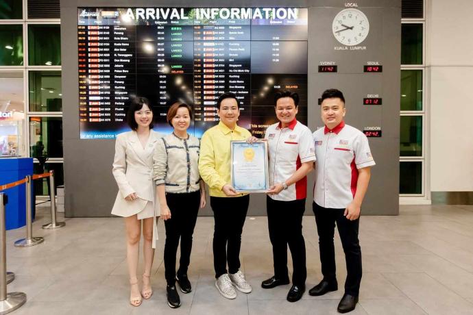 OE杰青商学院率领近200位学员到中国游学，创下了马来西亚纪录大全“最多人参与的企业游学团”